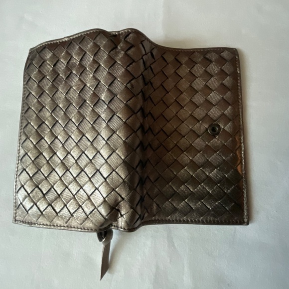 •Bottega Veneta Metallic Gold/Brown Leather  Bifold Wallet - Picture 13 of 16